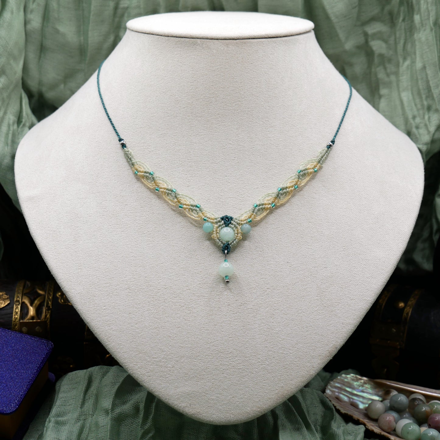 ✦ ISIS ✦ collier