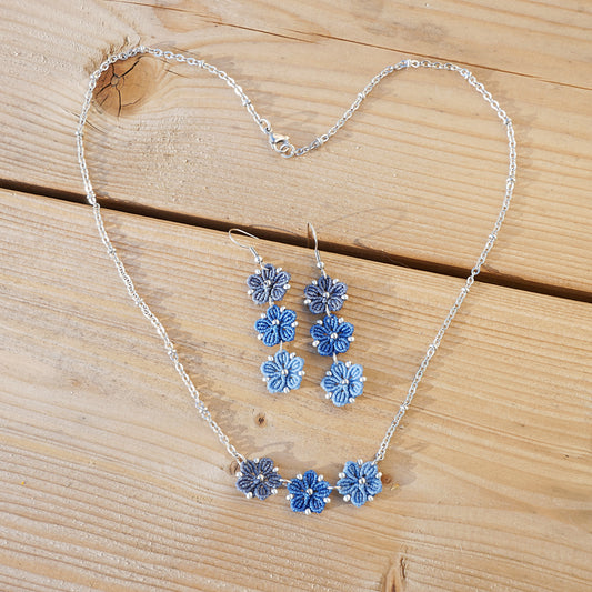 ✦ BLOSSOM ✦ Blue necklace