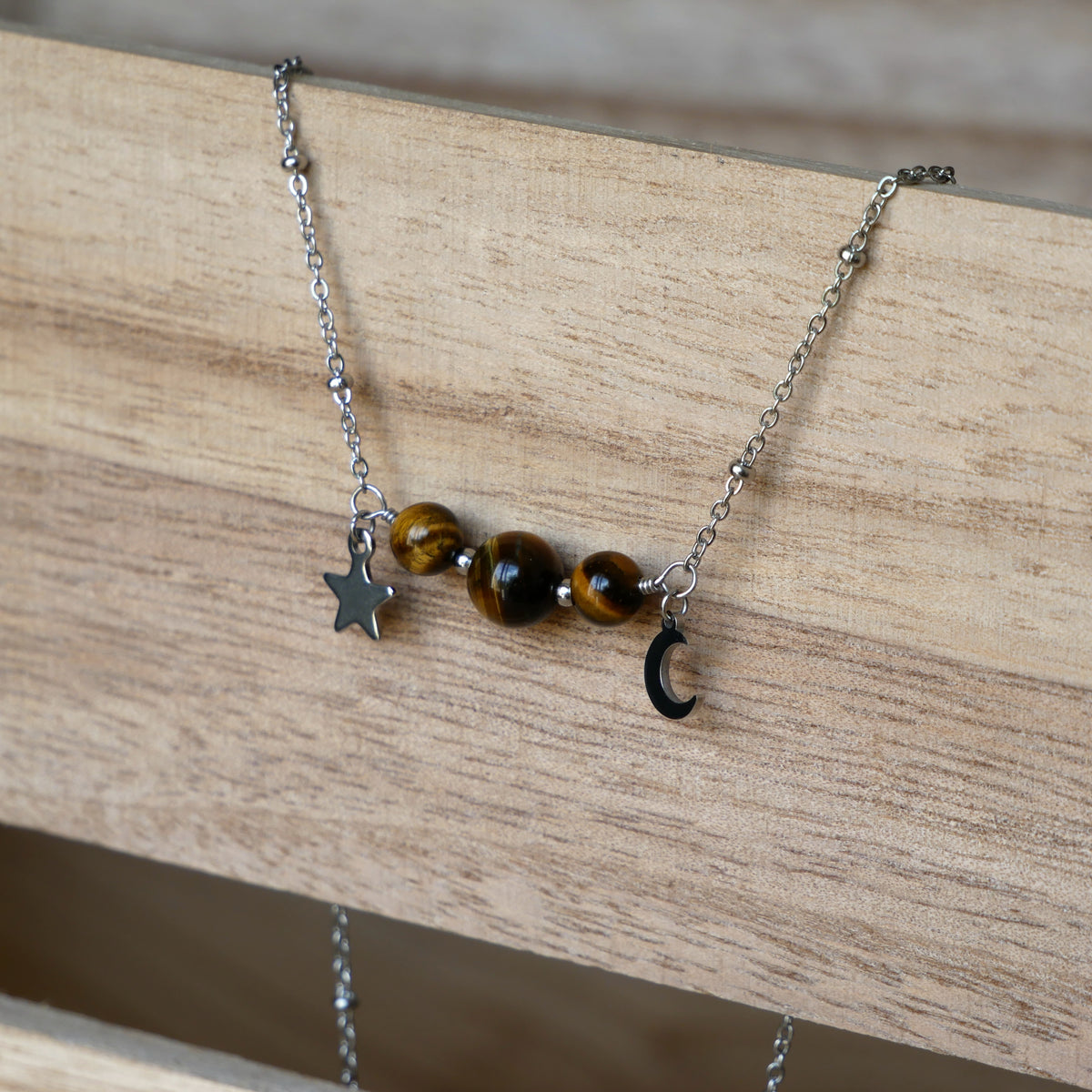 Collier Luna en Œil de Tigre de Macram’Elo Créations