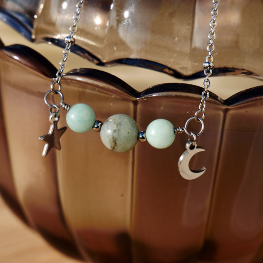 Collier Luna en Amazonite avec chaîne perlée et breloques lune et étoile