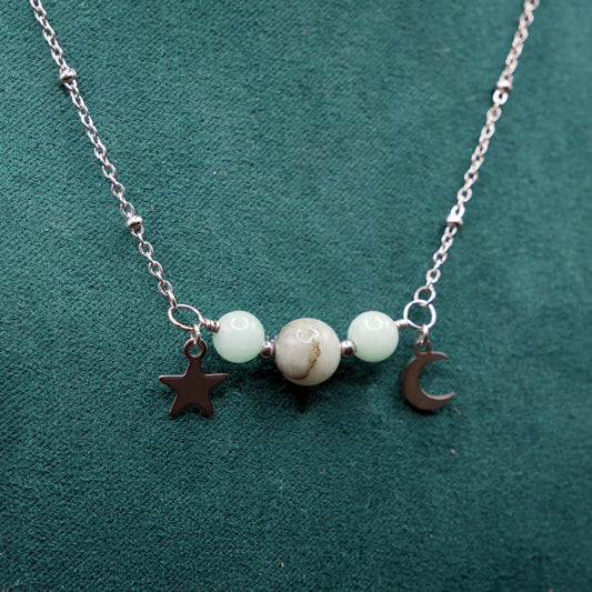 Collier en Amazonite avec pendentif central et breloques célestes